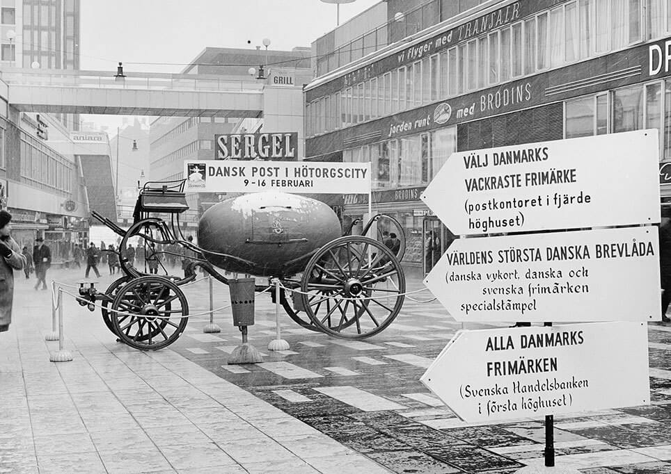 I forbindelse med "Danske uger" blev kugleposten udstillet i Stockholm i 1964.
