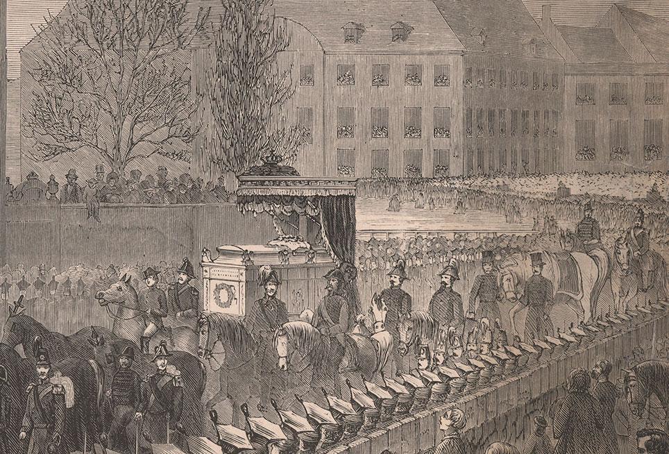 Ved kong Frederik 7.s ligtog i 1863 blev hans paradehest Perlen trukket bag rustvognen.