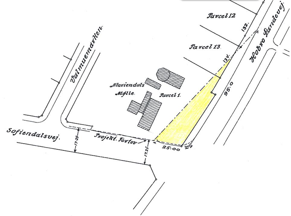 Udsnit af kort viser Mariendals mølle på matrikel nr. 5b, Gl. Hasseris By, Hasseris landsogn. Aalborg byråd tinglyste en servitut på det gule område, hvor der ikke må bygges eller være bevoksning over 1 meter i højden for at sikre færdslen på de offentlige veje. Kort udarbejdet af Stadsingeniørens kontor, Aalborg, april 1948.