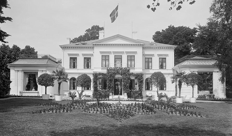 I perioden 1912-1918 fungerede Villa Adelaïde som vinterbolig for Moresco-familien. Da ejede Carl Moresco også hovedgården Iselingen ved Vordingborg.