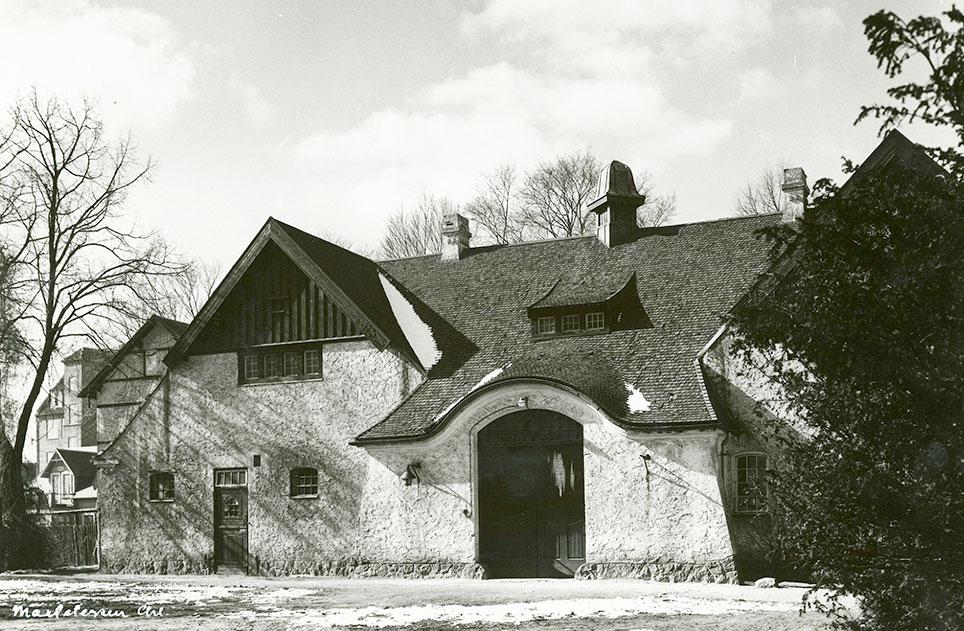 Under Gentofte Kommunes ejerskab forfaldt Morescos staldkompleks, og i 1963 blev det revet ned.