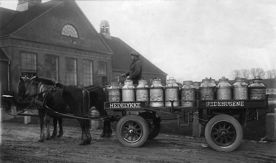 Mælkevogn fra Hedelykke i Hedehusene, 1935. Hjul på gummiringe og med SKF rullelejer. Foto A. M. Lynged, SKF Danmarks arkiv.