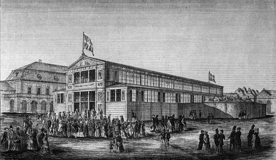 Publikum strømmede til udstillingsbygningen på Christiansborg Ridebane i København under Industriudstillingen 1852. Tegning af H. G. Claussen, Det kgl. Biblioteks billedsamling.