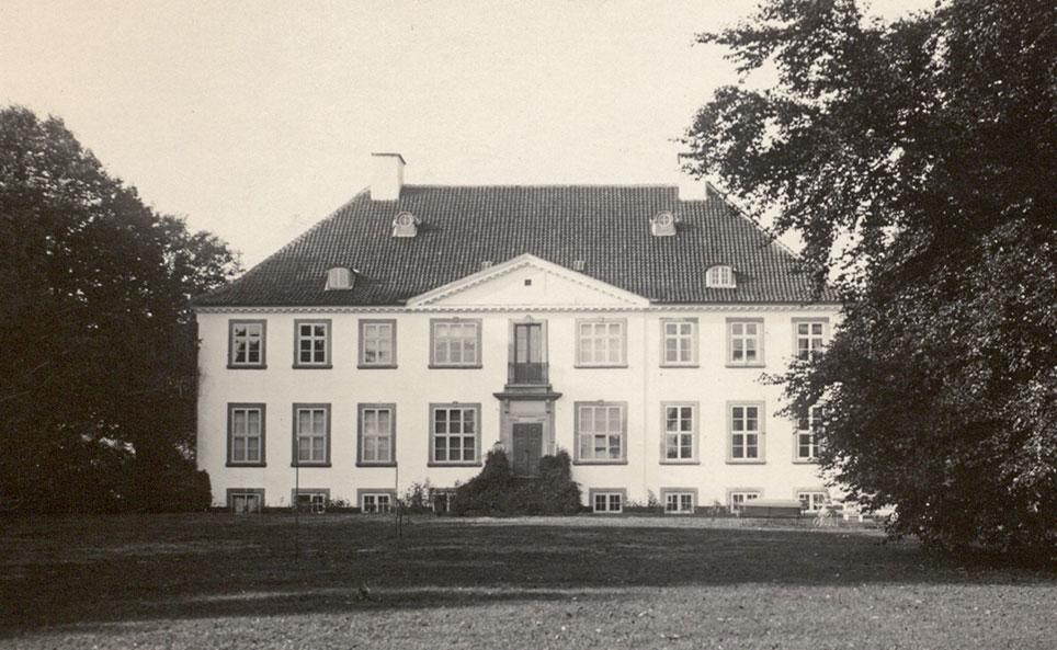 Gunderslevholm hovedbygning set fra parken i 1920'erne. Foto: Erik Frederik Larsen Demuth, NæstvedBilleder, NæstvedArkiverne.