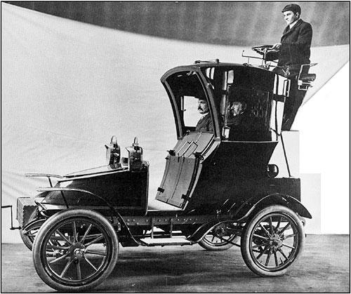 Den britiske bilproducent Vauxhall forsøgte i 1905 at skabe en elektrisk Hansom cab. Den blev udstillet ved Olympia Motor Exhibition i London i november 1905, men blev ingen succes. Foto: vauxhallhistory.org.