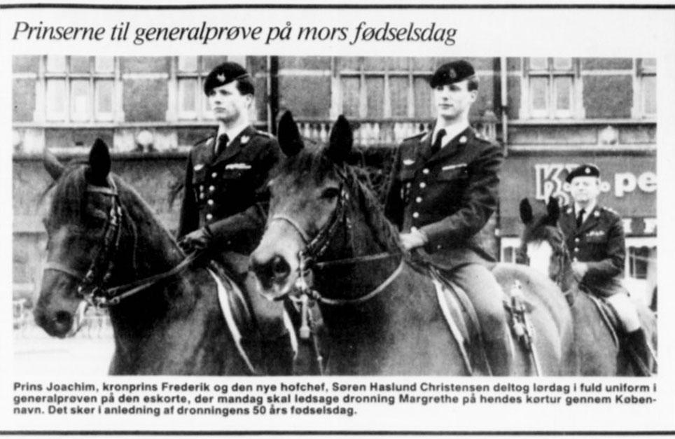 Ved karetkørslen med gardehusareskorte i anledning af H.M. dronning Margrethes 50-års fødselsdag 16. april 1990 red D.K.H kronprins Frederik og prins Joachim som kavalerer efter kareten. Avisbilledet fra Vendsyssel Tidende, 15. april 1990 viser generalprøven. I baggrunden ses den dengang nye hofmarskal Søren Haslund-Christensen.