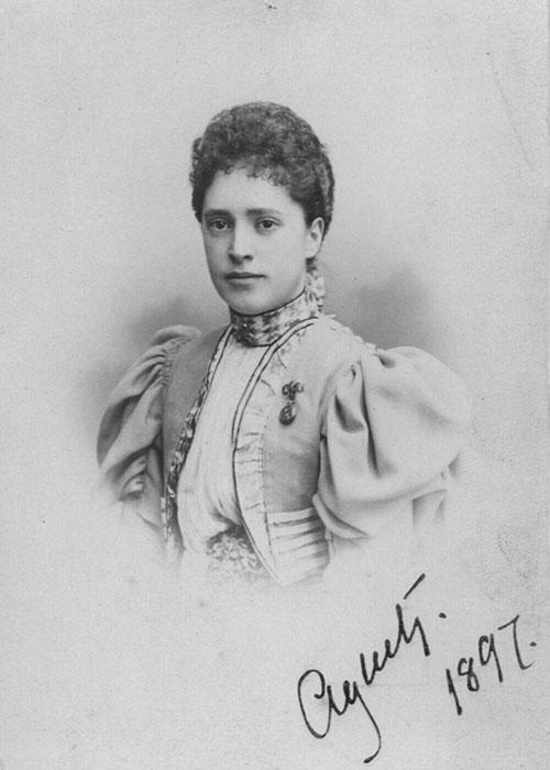 Komtesse Agnete Ahlefeldt-Laurvigen-Bille. Foto: Hansen & Weller, 1897. Det kgl. Biblioteks Billedsamling.