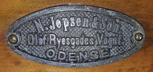 Fabriksskilt fra N. Jepsen & Sön, Olaf Ryesgades Vognfabrik, Odense. Foto: Anders Horsbøl Nielsen.