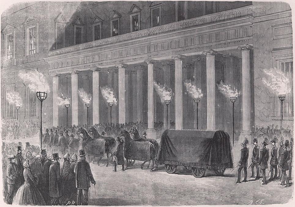 Denne illustration forestiller rustvognen med Frederik 7.s båre, der ankommer til Christiansborg Slotskirke i 1863. Her er der tale om en fourgon, der er overtrukket med sort klæde. Sådan kan ekvipagen også have set ud, da grevinde Danners båre med rustvogn og 4-spand blev ført fra Holmens kirke til Jægerspris. Illustration i  Journal Universel, vol. XLIII, nr. 1089, side 21. Det kgl. Biblioteks billedsamling.